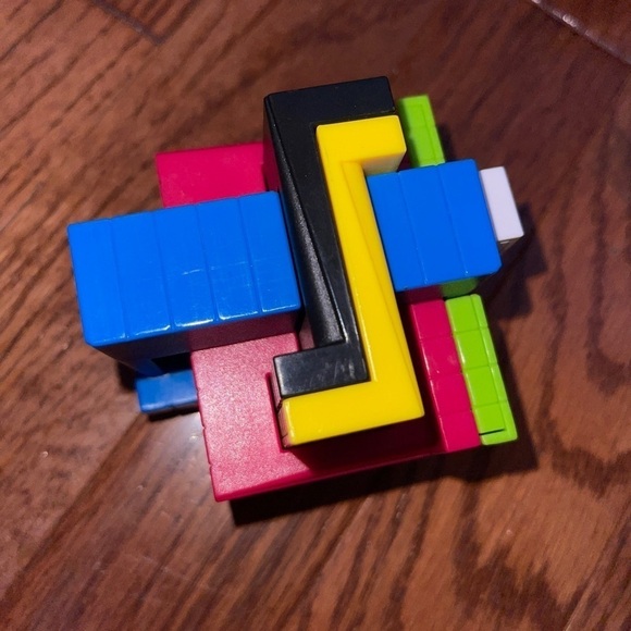 ThinkFun Zig Zag Knot Brainteaser Challenge Ages 8 to Adult - Picture 6 of 6